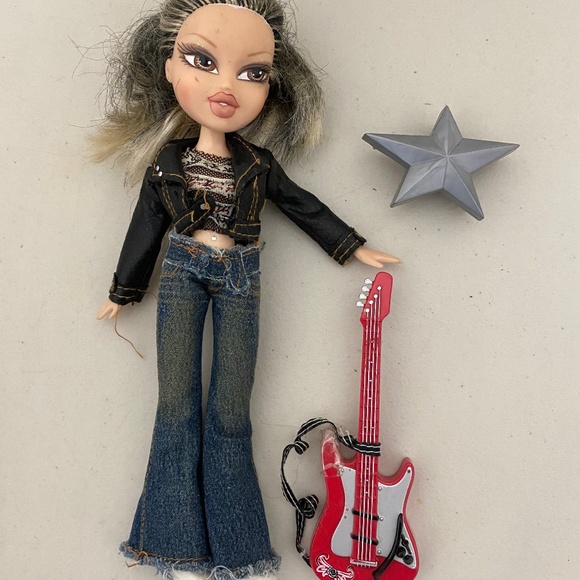 2001 bratz rock angelz original 10” doll With guitar - Picture 1 of 10